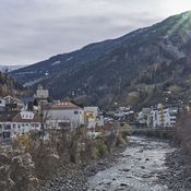 Landeck – Inn mit Fußgängerbrücke, Blick gegen Süden