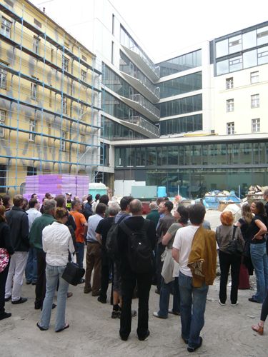 Architektur in Bewegung – Die Innenstadt im Wandel. Führung durch die Zentrale der Hypo Tirol Bank mit Hanno Schlögl und Daniel Süß Foto © aut. architektur und tirol