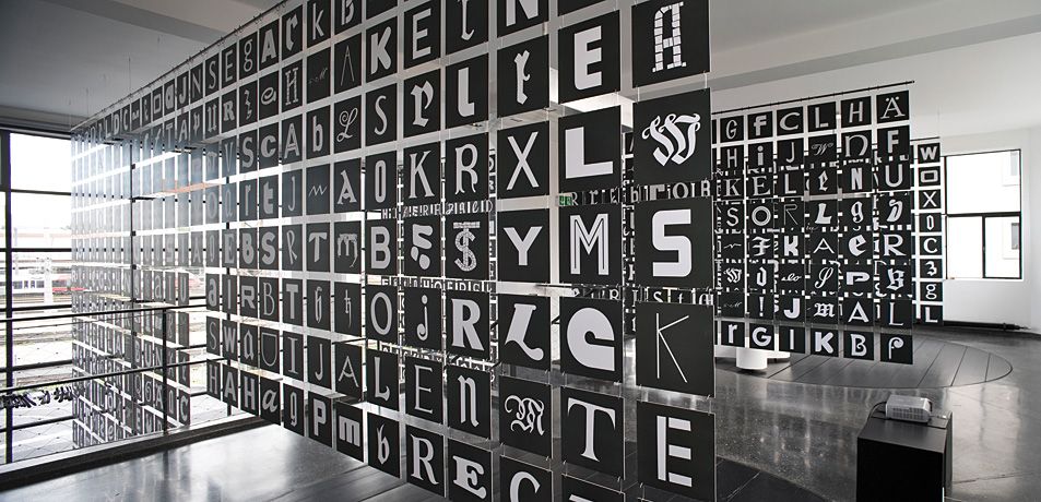Ausstellung "Andreas Uebele: Alphabet Innsbruck"