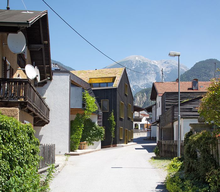 Auszeichnung des Landes Tirol für Neues Bauen 2016:  Büro am Anger, Zirl, 2014 – 2015 (Architektur: Fügenschuh Hrdlovics Architekten)