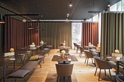 Anerkennung des Landes Tirol für Neues Bauen 2022: Pippilotta, Restaurant Lebenshilfe Tirol, Umbau, Innsbruck, 2021 – 2022 (Architektur: he und du mit Markus Danzl/Architekturbüro Hanno Schlögl)
