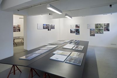 Blick in die Ausstellung "Neues Bauen in den Alpen"