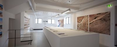 Manuel Herz: Flüchtlingslager – Idealstädte in Staub und Schmutz – Blick in die Ausstellung