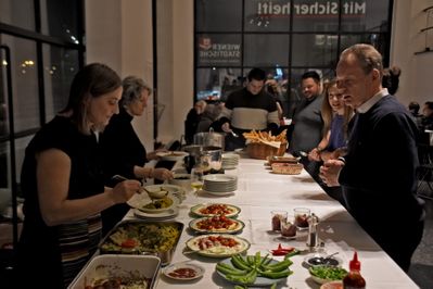 Die Köchinnen Iris Reite rund Barbara Poberschnigg