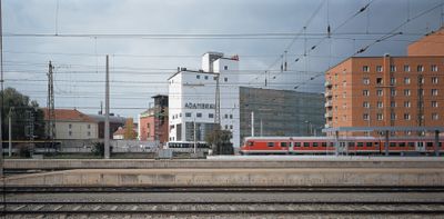 Außenansicht Adambräu vom Bahnhof aus