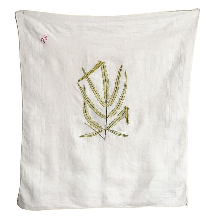 Carmen Müller, Farn 01, Stickerei auf Leinen, 2018