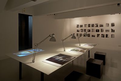 LOOSE ENDS – Blick in die Ausstellung im  aut .  Foto: © Günter Richard Wett