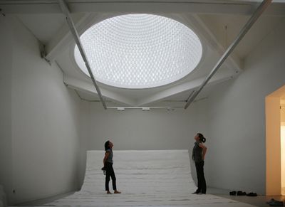 Blick in die Ausstellung "Bas Princen, Milica Topalovic: Invisible Frontier"