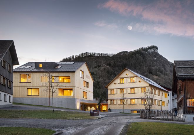 Tempel 74, Mellau Bauherrschaft: Evi und Jürgen Haller sowie Gerhard, Kathrin und Angelika Felder Architektur: Bmstr. Jürgen Haller, Mellau Fertigstellung: 2019
