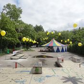 Kinderprogramm und Abschlussfest am Standort der zukünftigen Kunst- und Architekturschule bilding im Rapoldipark in Innsbruck