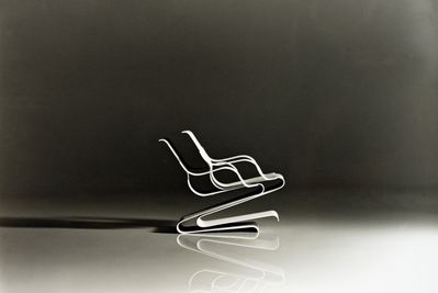 Egon Rainer, Prototyp eines stapelbaren Freischwingers mit und ohne Armlehne, ausführbar aus veredeltem Federstahl, Aluminium oder Schichtholz
Entwurf 1966, publiziert in Domus 1971