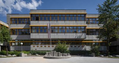 Team A Graz (Franz Cziharz, Dietrich Ecker, Herbert Missoni, Jörg Wallmüller), Doppelhauptschule, St. Johann in Tirol, 1974 – 79