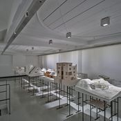 Blick in die Ausstellung "Rebuild: Figures of Space" im aut
