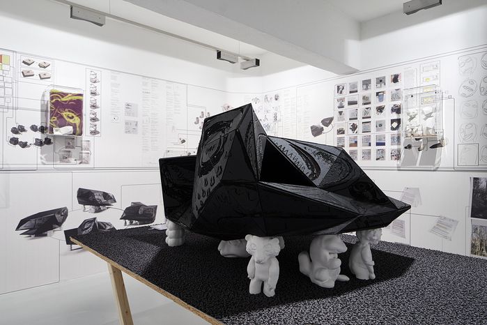 Blick in die Ausstellung „Snøhetta: Relations“ im aut, „A House to Die in“