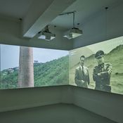 Blick in die Ausstellung "Steine zwischen den Fronten" im aut