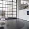 Blick in die Ausstellung – Lounge mit Fauteuil "marumaru", Tisch "picapica" und Vase "hanahana" von Sejima Kazuyo