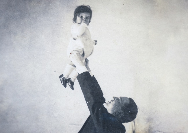 Archivfoto: Mies mit Georgia als Baby Archivfoto: Mies mit Georgia als Baby