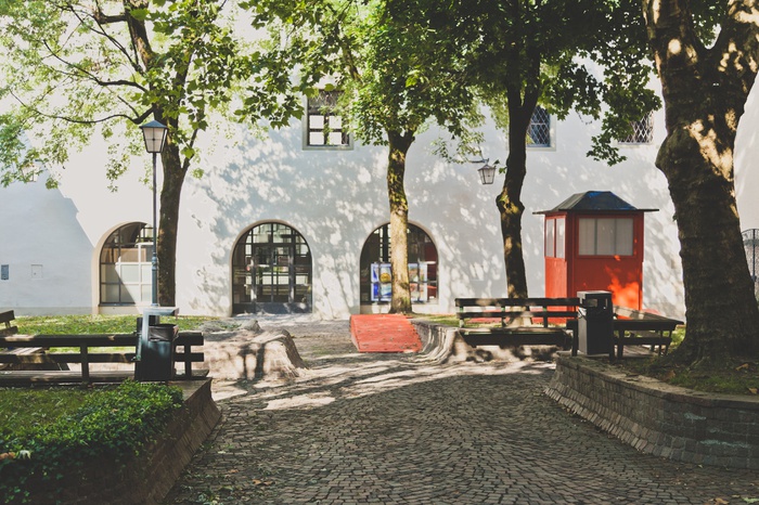 Raiffeisenplatz mit Teehaus