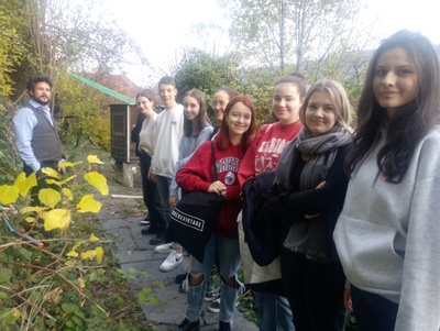 Schüler|innen des Gymnasium Schillerstraße mit Lukas Böckle